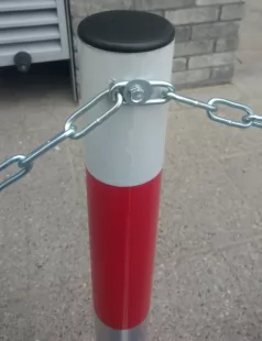 Słupek parkingowy blokujący U-12b | metalowy, 150(110) cm, do wkopania, łańcuchowy, 4 uszka